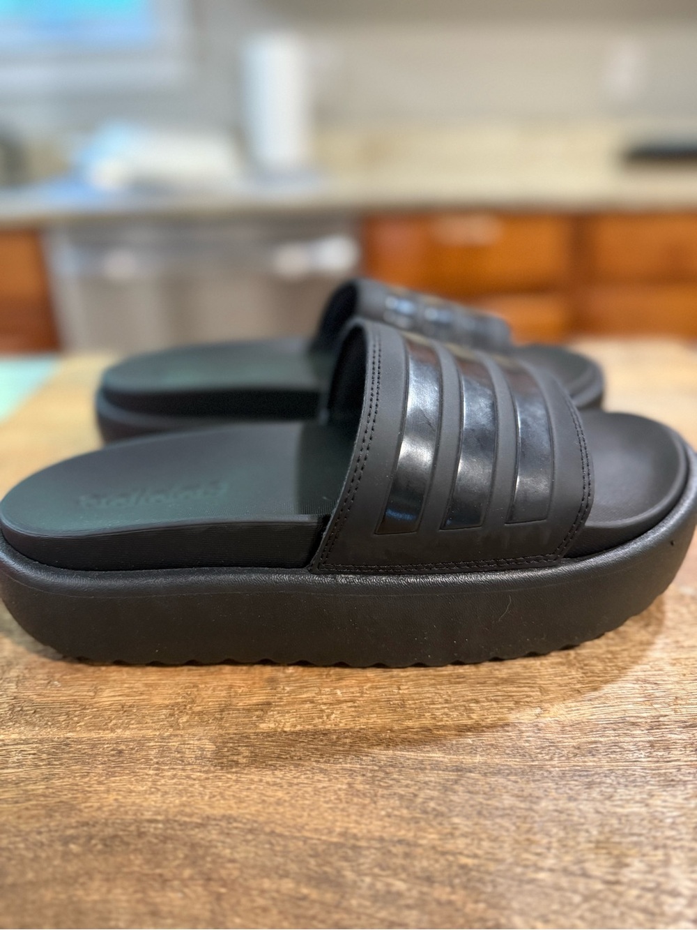 ADIDAS WOMANS ADILETTE PLATFORM SLIDE